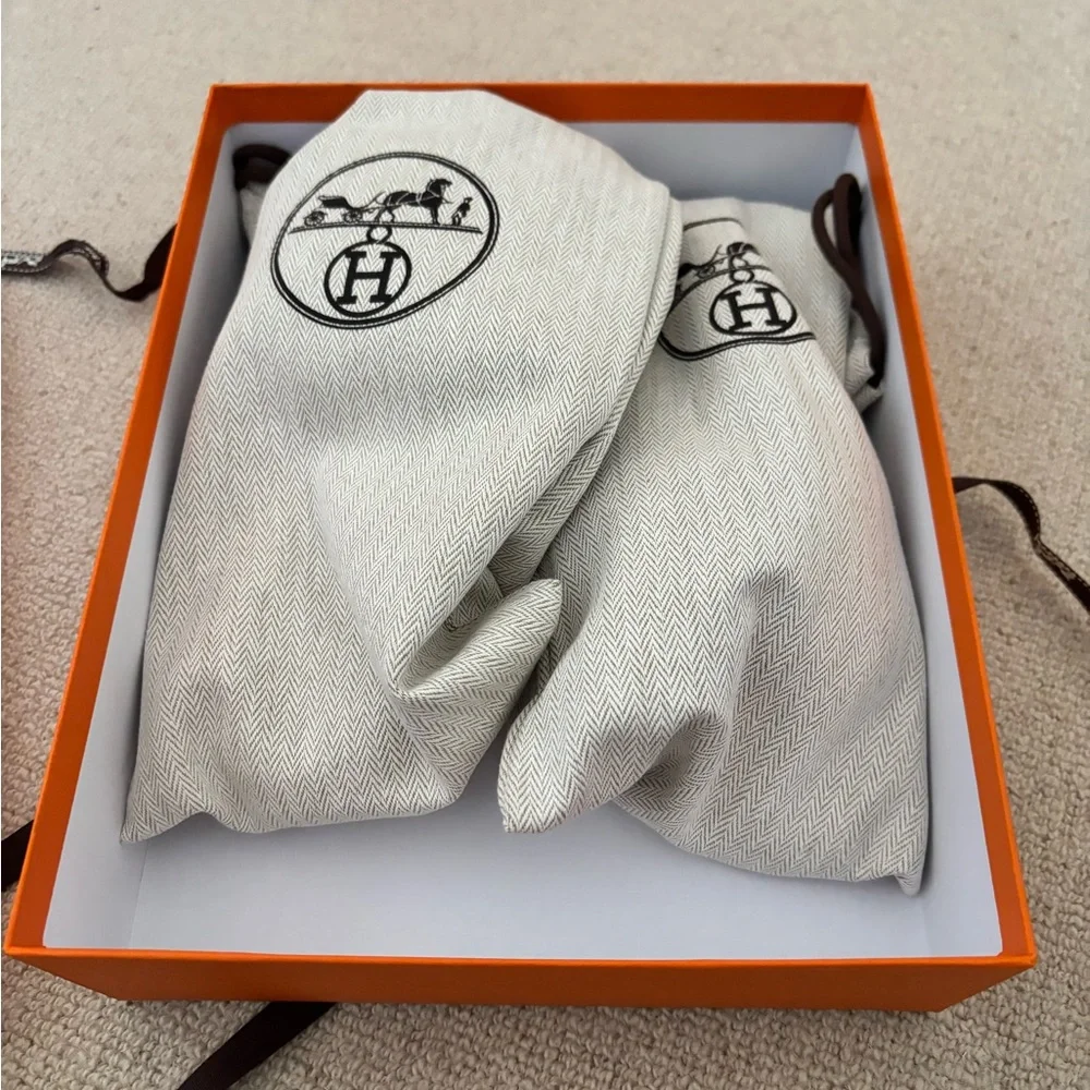 Hermes Luxurious Tan Fur Slippers - Picture 4 of 5